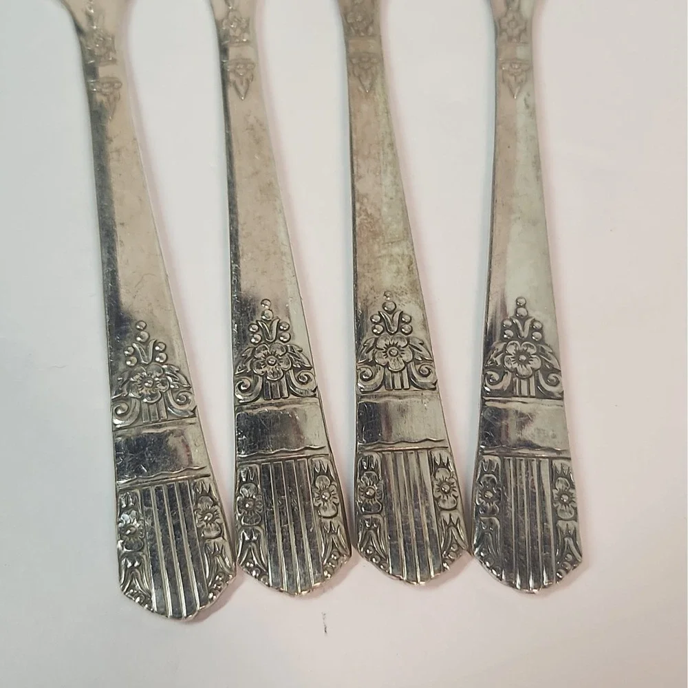 Wm A Rogers Oneida 1938 Silverplate Harmony Appetizer Butter Cheese Knives x 4